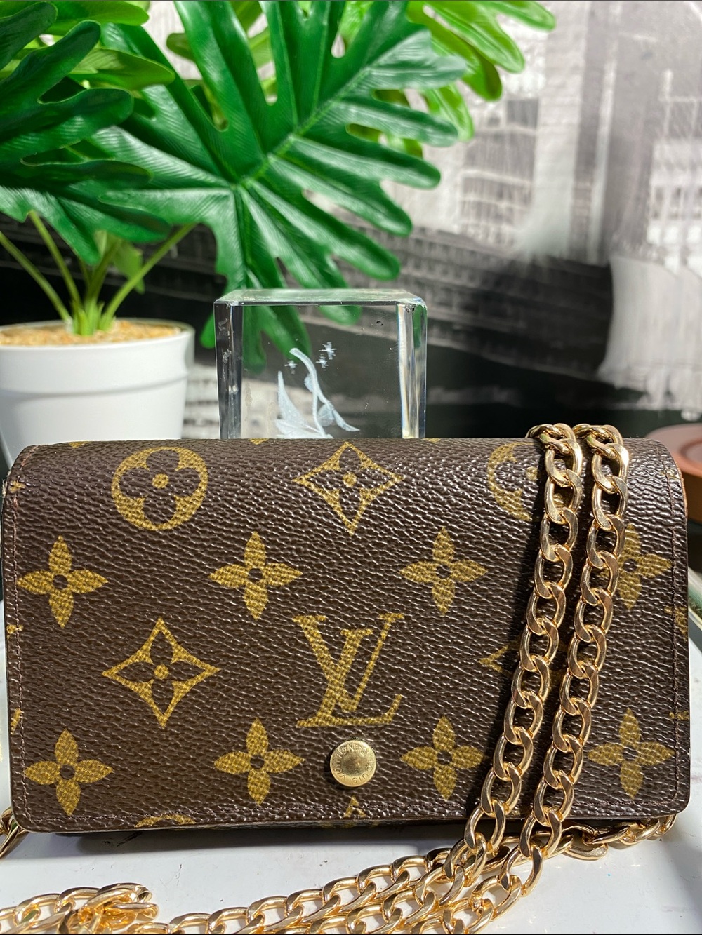 Authentic Louis Vuitton Monogram Bifold Zippy Wallet